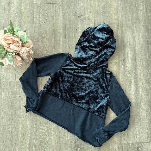 🦃5 for $25🦃 ONLY Our Story Navy Crushed Velvet Semi Cropped Hoodie - Picture 2 of 3